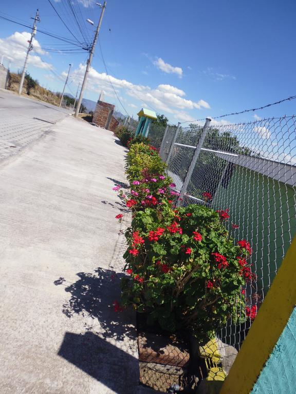 Hotel Residencial El Viajero Tababela Eksteriør bilde