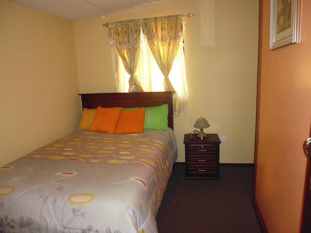 Hotel Residencial El Viajero Tababela Eksteriør bilde